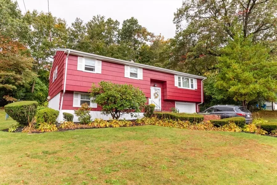 89 Fernandez Cir, Randolph, MA 02368