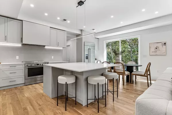 Newton, MA 02467,80 Louise Road #80