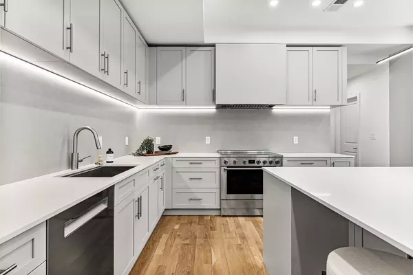 Newton, MA 02467,80 Louise Road #80