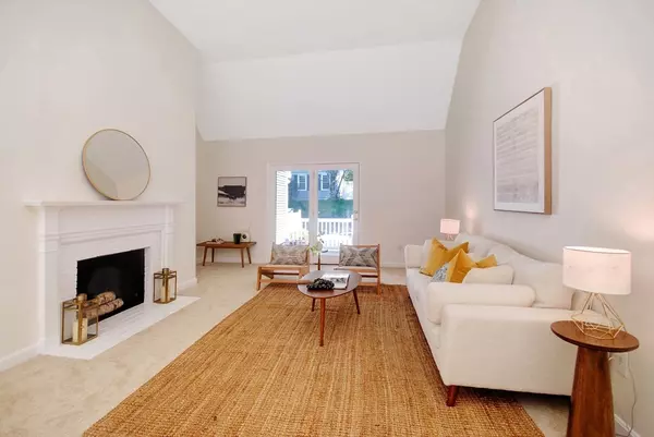 Bedford, MA 01730,12 Mitchell Grant Way