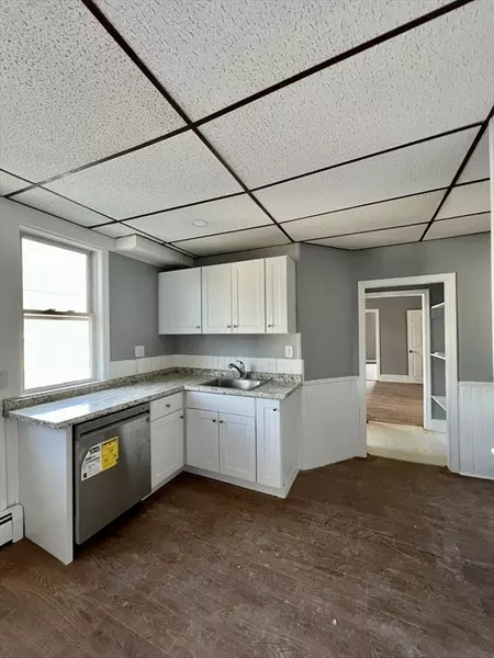 7 Beacon St #3, Attleboro, MA 02703