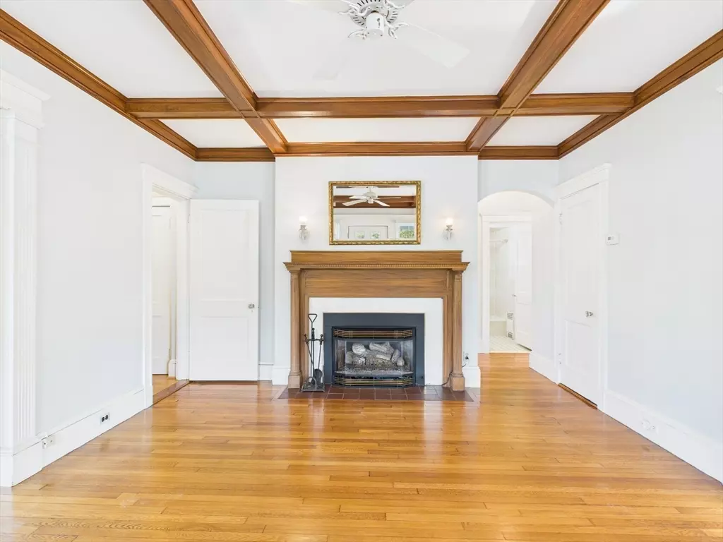 Newton, MA 02459,1120 Centre Street #1