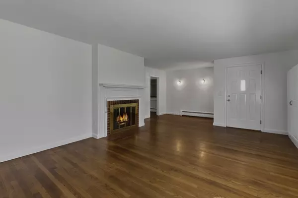 Framingham, MA 01702,128 Warren Rd
