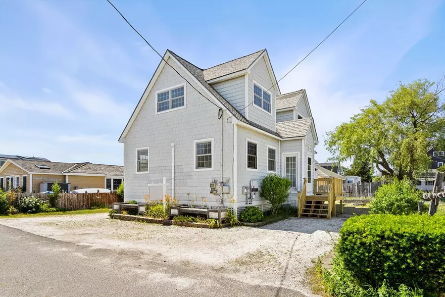 8 58th St #1, Newburyport, MA 01950