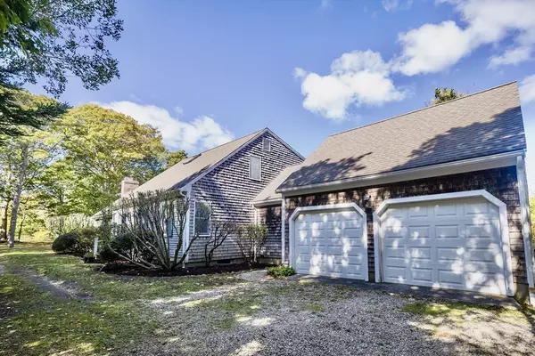 Orleans, MA 02653,7 Brick Hill Rd