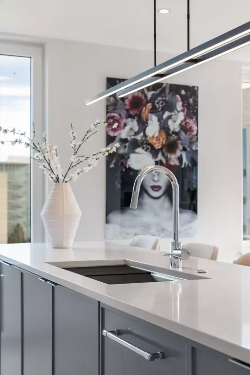 Boston, MA 02118,595 Albany Street #PH