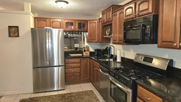 Southwick, MA 01077,61 South View Drive #61