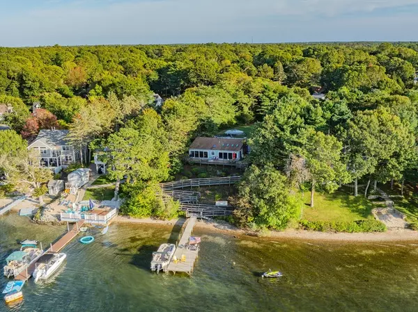 Mashpee, MA 02649,42 Cayuga Ave