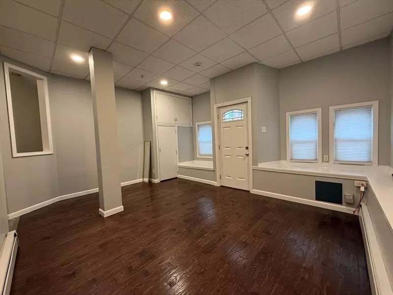 690 Lawrence St #1, Lowell, MA 01852