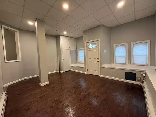 690 Lawrence St #1, Lowell, MA 01852