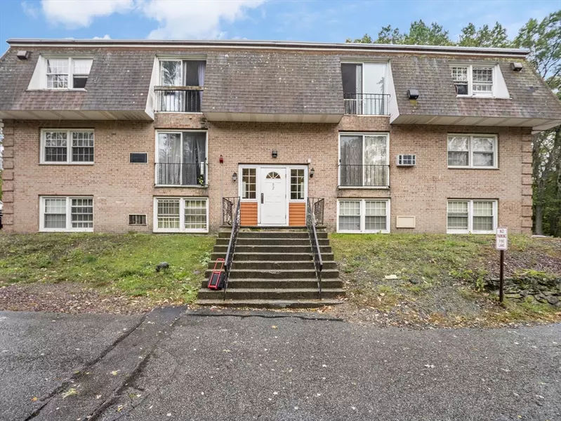 82 Boylston Ln #16, Lowell, MA 01852