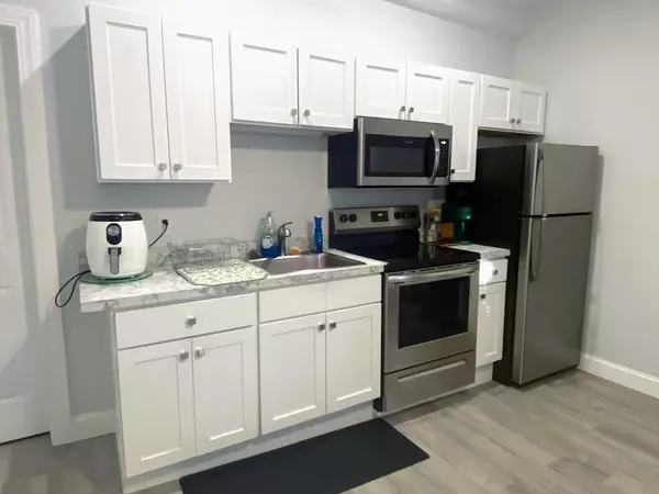 11 S Park Ave #1, Plymouth, MA 02360