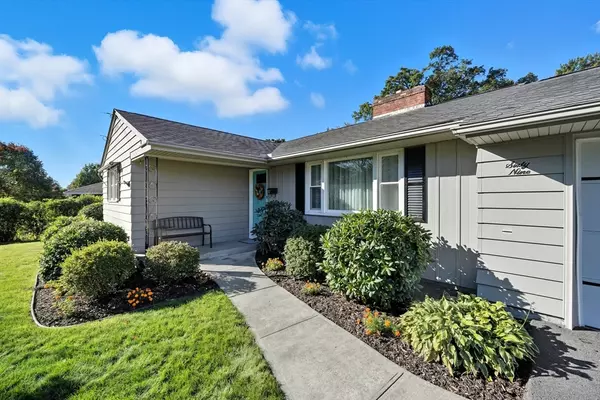 69 Fedak Dr, Chicopee, MA 01013