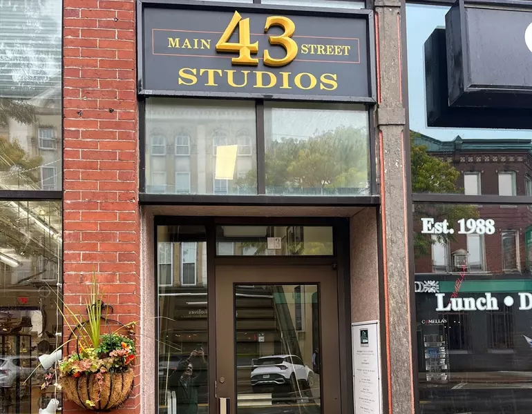 43 Main St #3, Natick, MA 01760