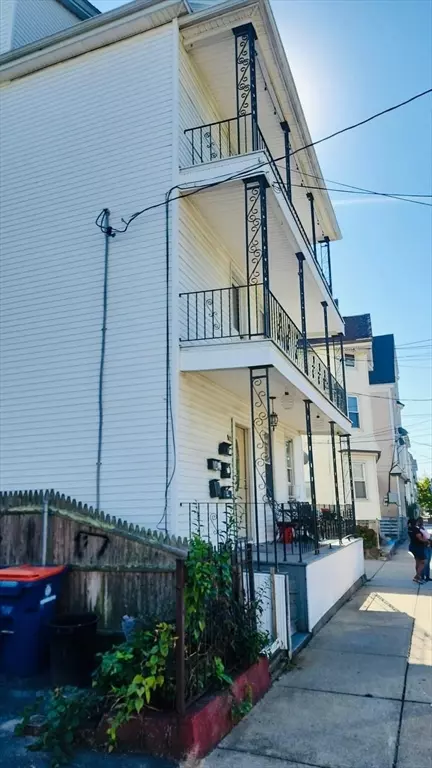82 Crapo St Unit 4 #4, New Bedford, MA 02740