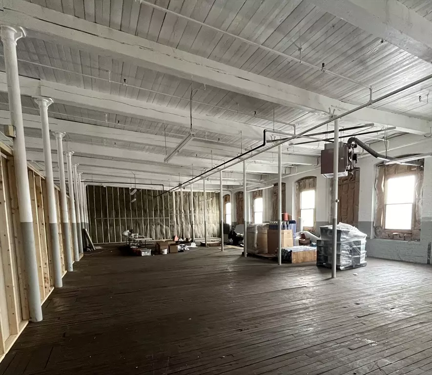 Lowell, MA 01852,663 Lawrence St #403