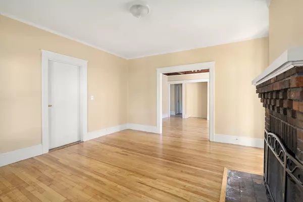 Worcester, MA 01602,53 Howland Ter