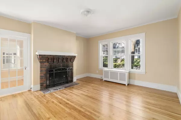 Worcester, MA 01602,53 Howland Ter
