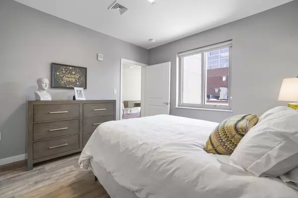 Cambridge, MA 02139,10 Essex #301