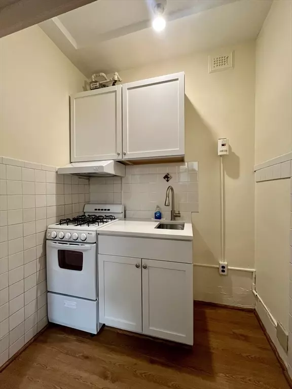 Boston, MA 02116,8 Garrison St #608