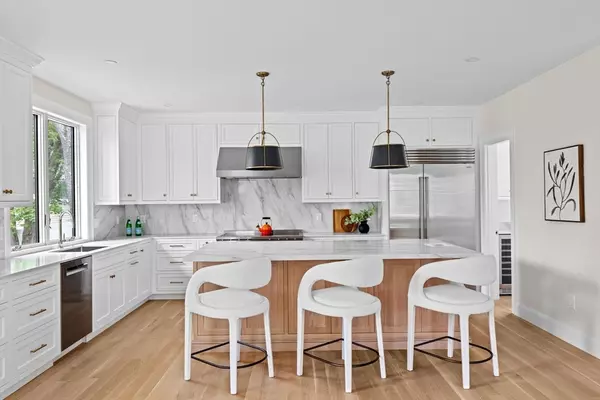 Brookline, MA 02467,15 Glenland