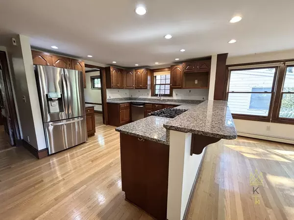 33 Clearwater Rd #33, Brookline, MA 02467