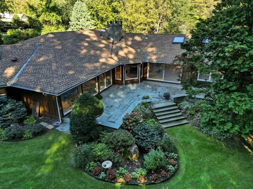 Longmeadow, MA 01106,182 Crestview Cir