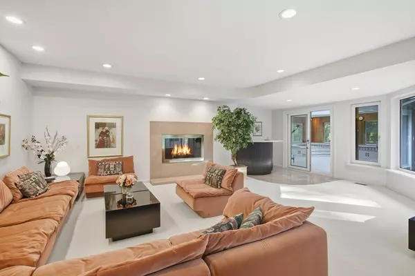 Longmeadow, MA 01106,182 Crestview Cir