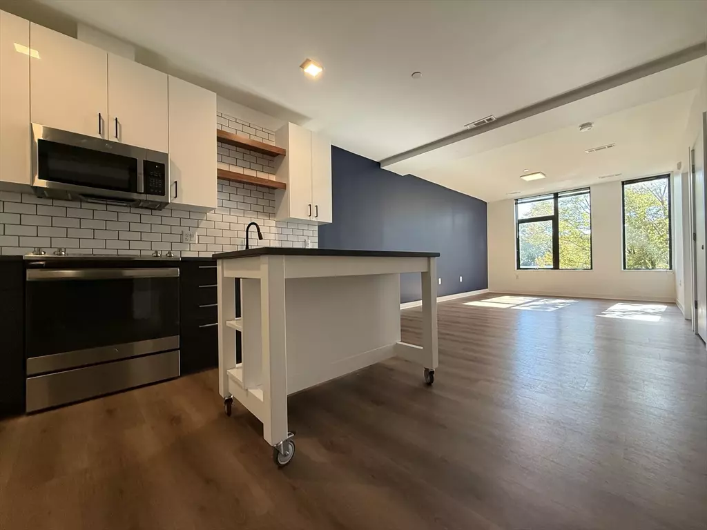 Boston, MA 02134,89 Brighton Ave #220