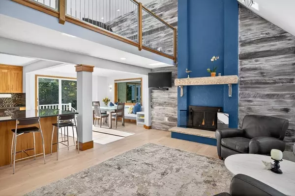 Falmouth, MA 02556,121 Streeter Hill Rd