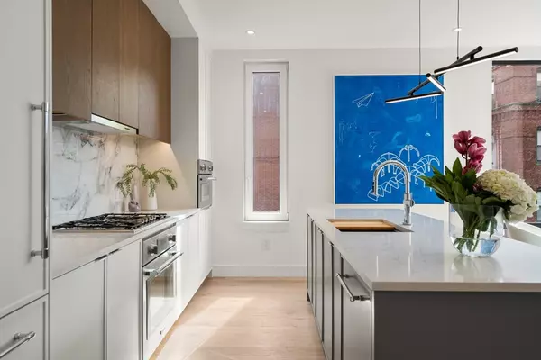 Boston, MA 02118,595 Albany Street #502