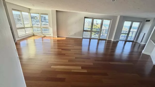 Quincy, MA 02171,2001 Marina Dr #211