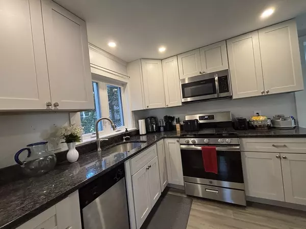 Barnstable, MA 02632,576 Strawberry Hill Rd