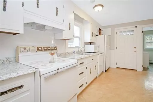 Chicopee, MA 01020,1307 Burnett Rd