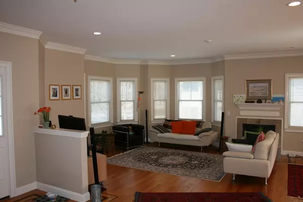 Watertown, MA 02472,18 Fifth Ave #18