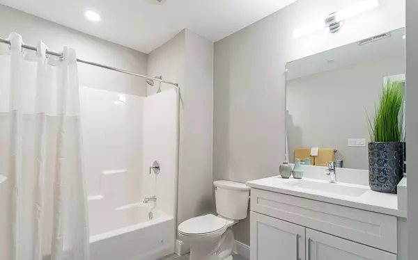 Lynnfield, MA 01940,2 Broadway #ONE-BED