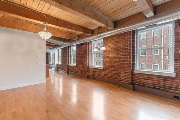 Amesbury, MA 01913,25 Cedar St. #4