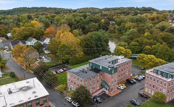 Amesbury, MA 01913,25 Cedar St. #4