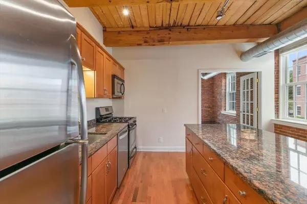 Amesbury, MA 01913,25 Cedar St. #4