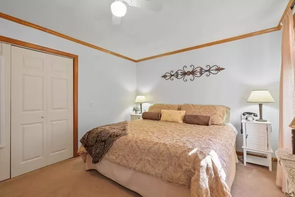 Falmouth, MA 02536,184 Monhegan Rd
