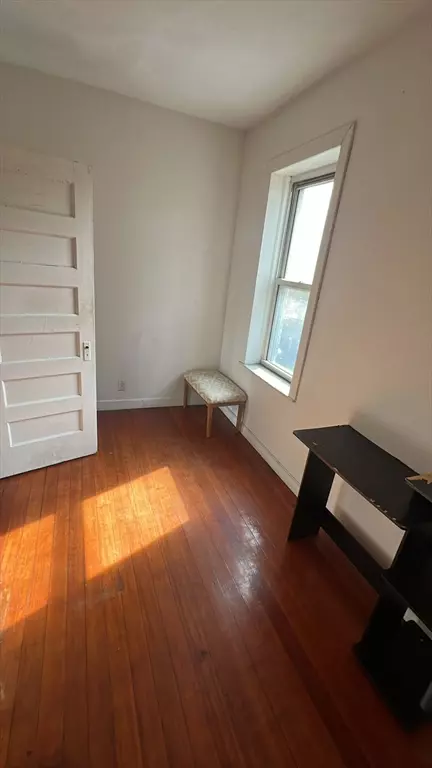 1905 Beacon St #2f, Brookline, MA 02445