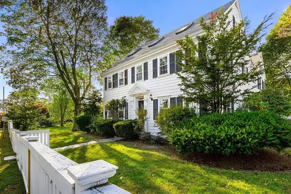 30 Spray Ave, Marblehead, MA 01945