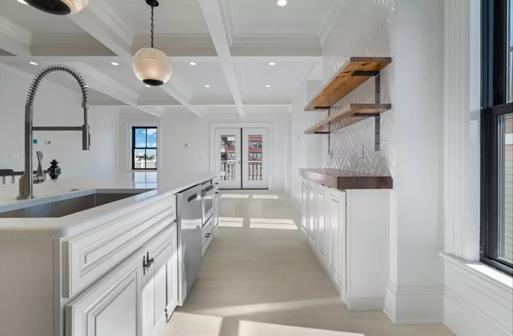 Boston, MA 02127,6 Douglas Street #2L