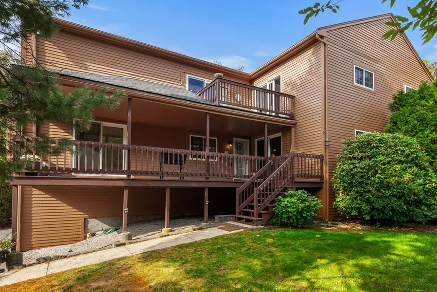 33 Country Club Ln #D, Milford, MA 01757
