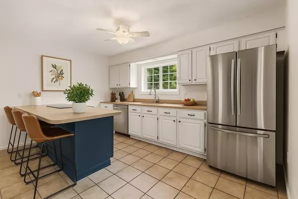 33 Country Club Ln #D, Milford, MA 01757
