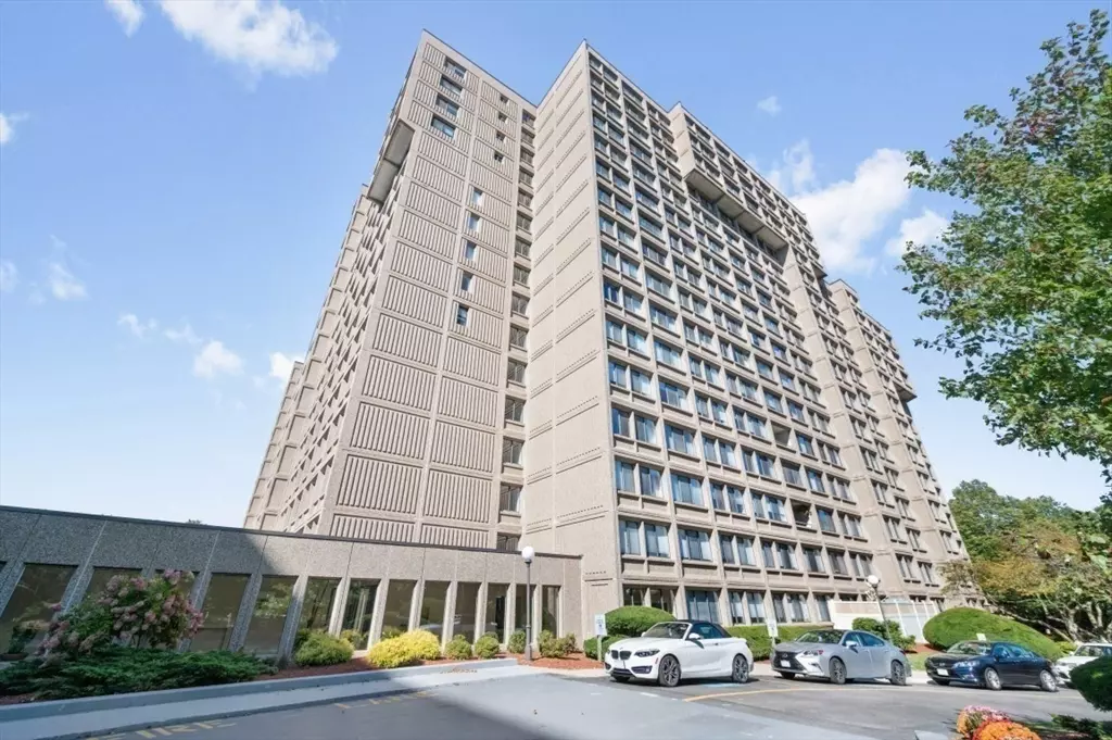 Newton, MA 02467,250 Hammond Pond Parkway #314N