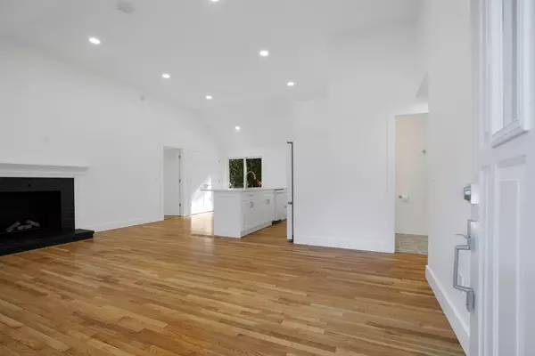 Barnstable, MA 02648,42 Sandy Valley Rd