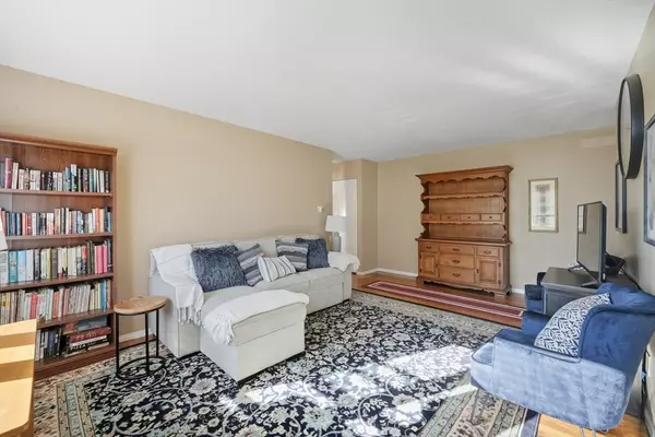 Agawam, MA 01001,124 Regency Park Dr #124