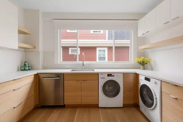 97 Fayerweather St #B, Cambridge, MA 02138