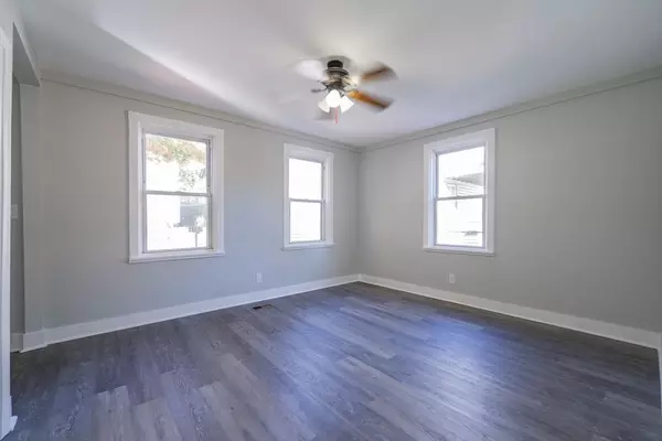 Taunton, MA 02780,252 Somerset Ave